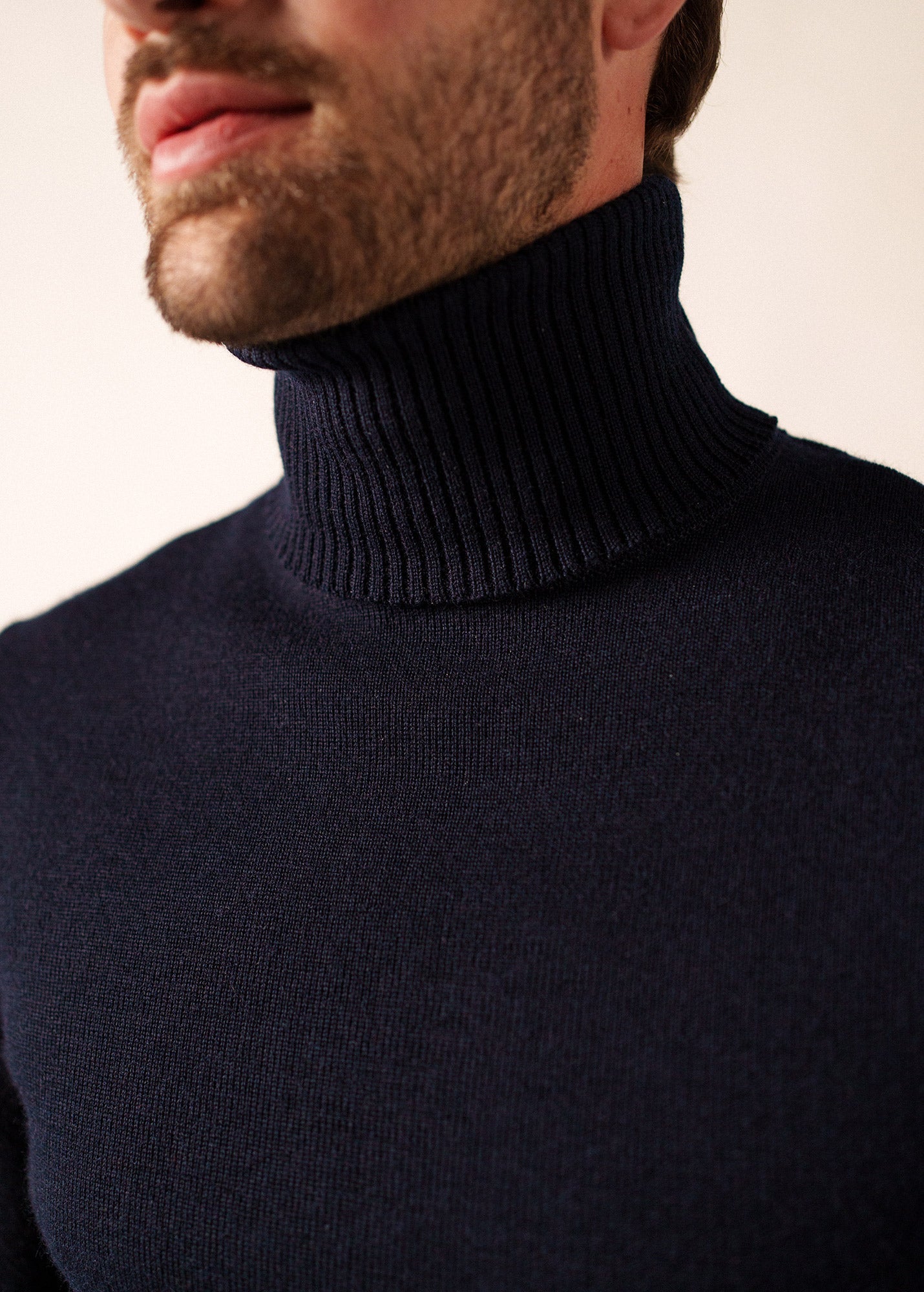 ROULE Wool Turtleneck (NAVY)