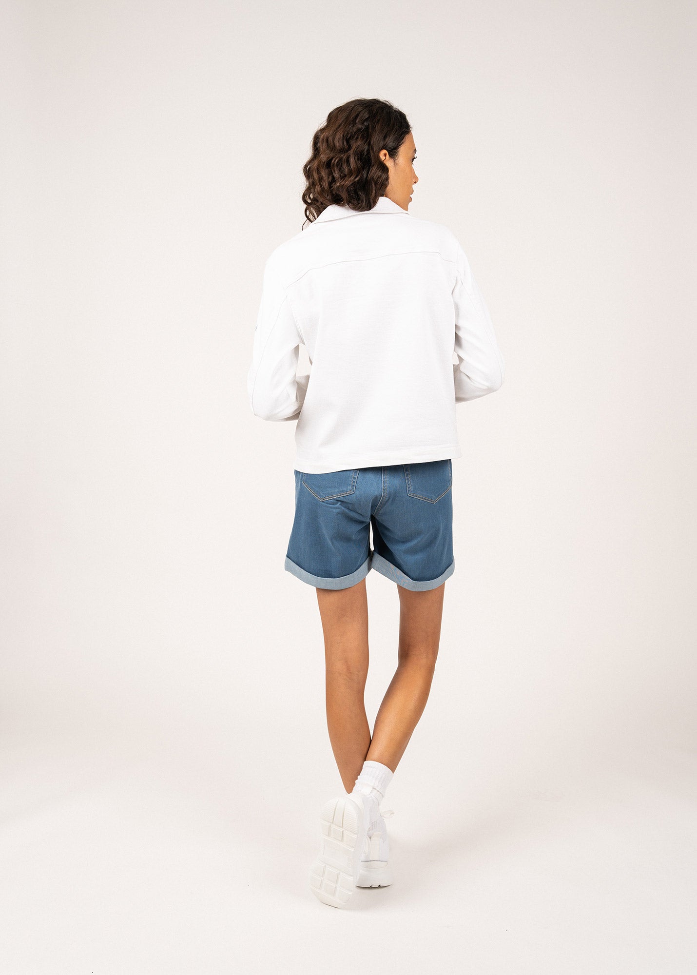 ST TEA Lightweight Jacket  (WHITE)
