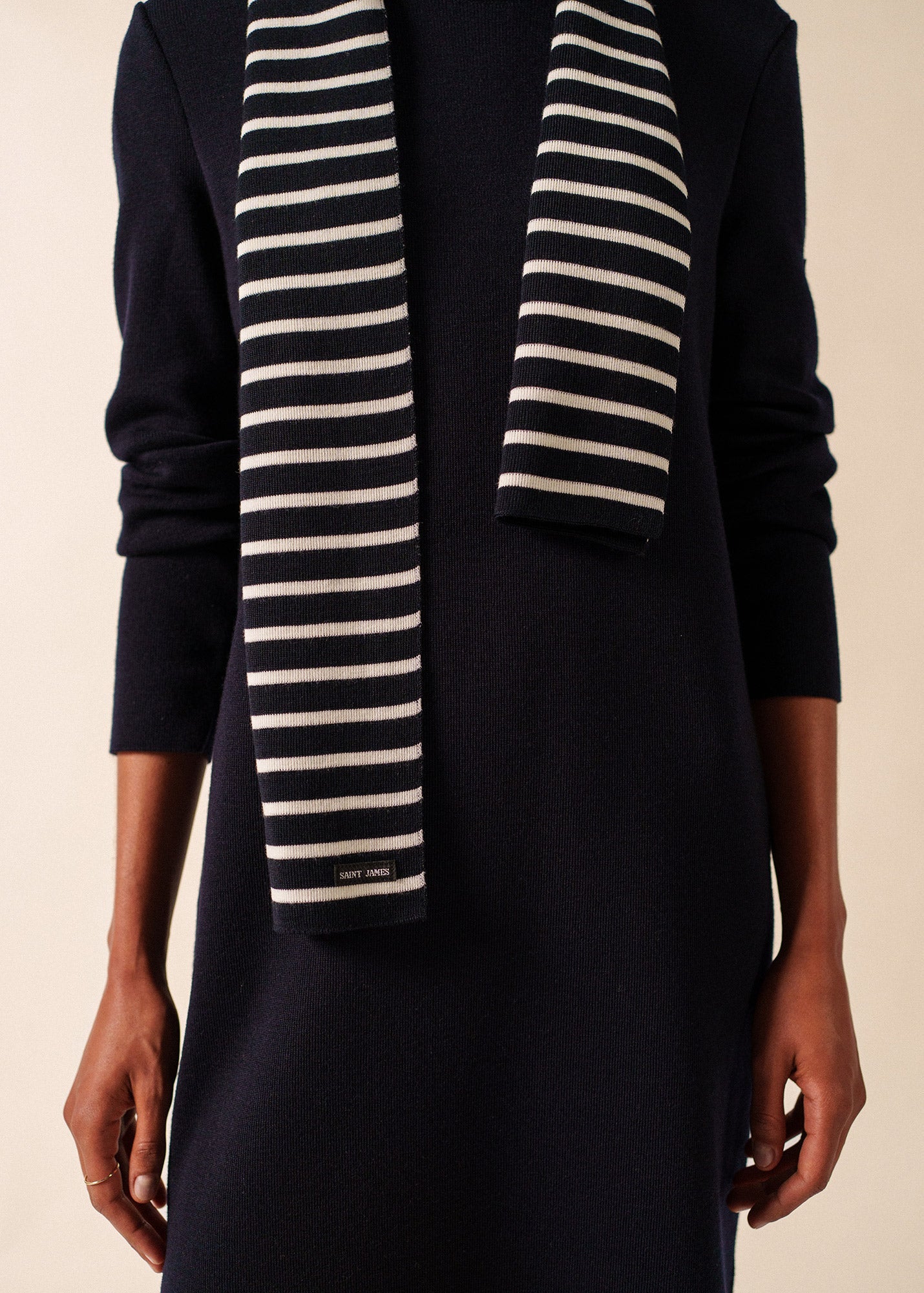 DUGUAY Striped Wool Scarf  (NAVY / IVORY)