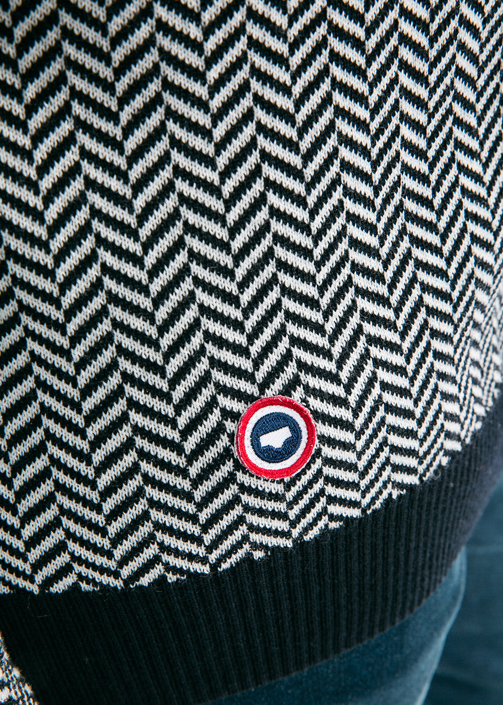 JUBILE Herringbone Jacquard Sweater (NAVY / IVORY)