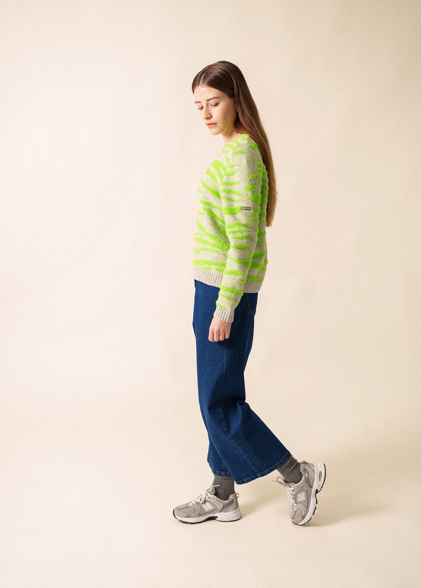OLTEN Zebra Sweater (GRAY / NEON GREEN)