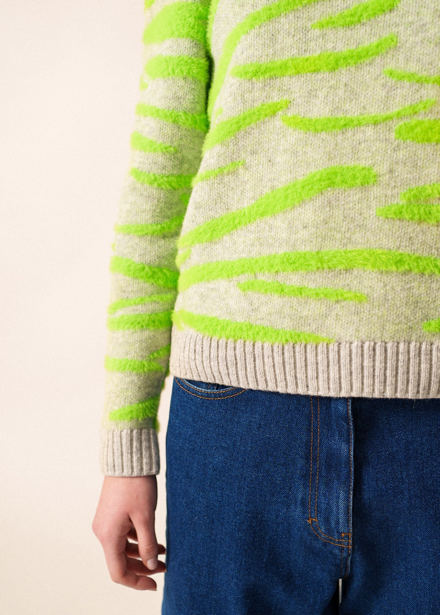 OLTEN Zebra Sweater (GRAY / NEON GREEN)