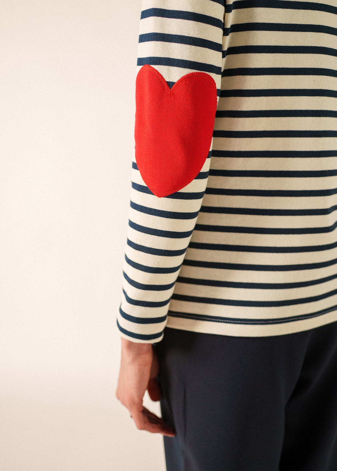 VAUJANY Heart Breton Shirt  (ECRU / NAVY)